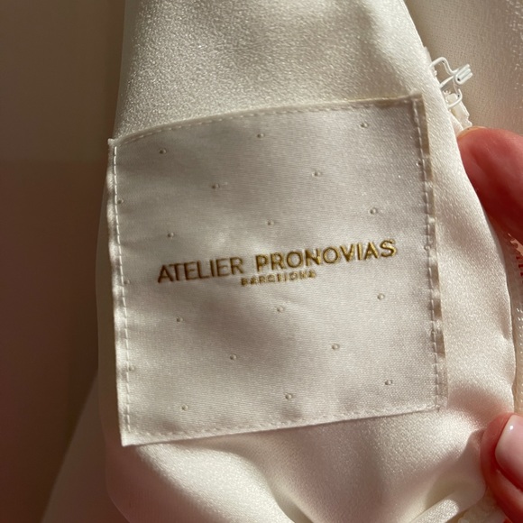 Beautiful dress in perfect condition - Picture 2 of 7